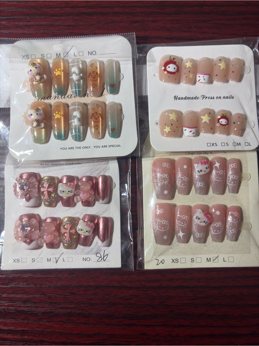 Hello Kitty Press-On Nail Set of 4